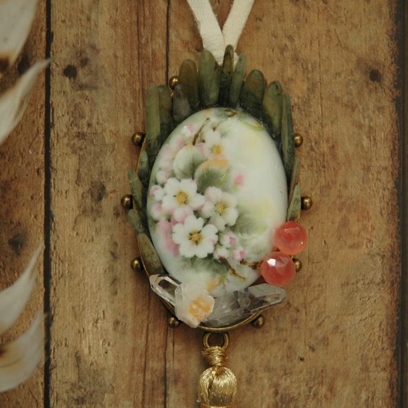 Cherry Blossom Rose Tassel Cameo Necklace Kyanite - Picture 2 of 2